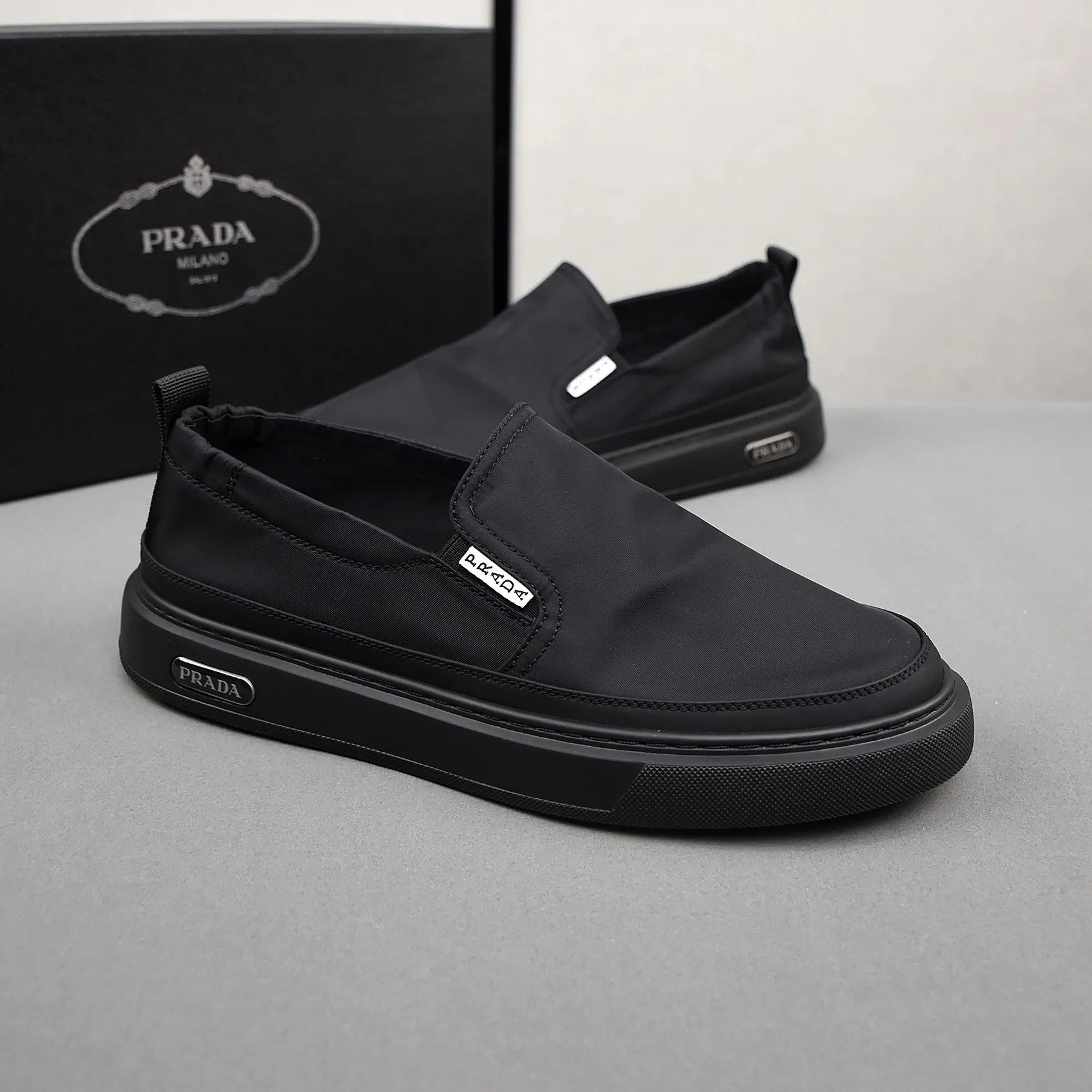 PP380❣️❣️❣️Prada breathable cloth shoes, the upper is made of comfortable and breathable fabric, and the ultra-light soft foam outsole. Men's size 39-44.